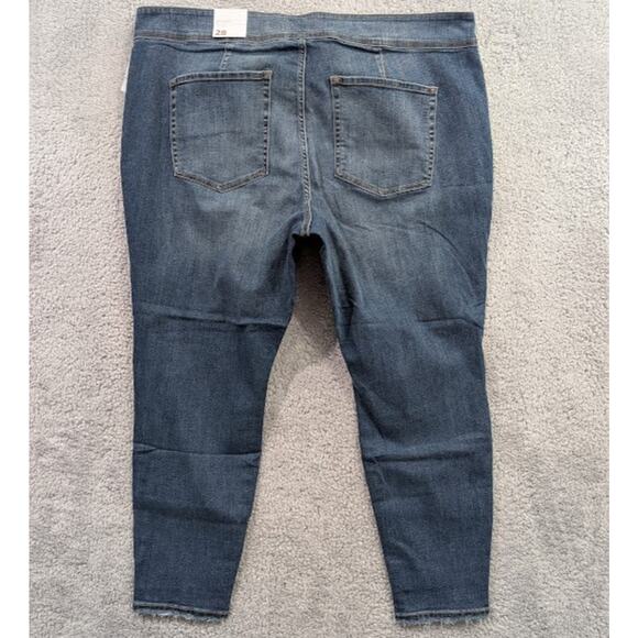 Lane Bryant Jegging Size 28 Wash High-Rise Flex Magic Waistband Distressed NWT - Picture 15 of 16